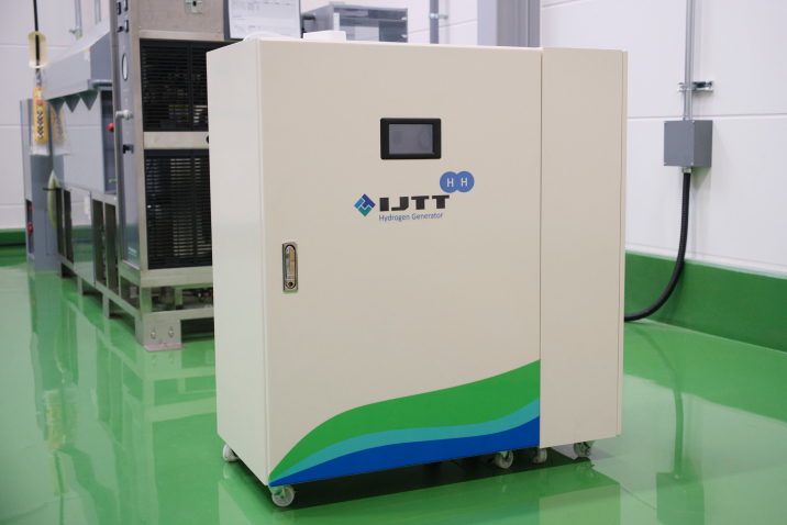 画像：水素発電機（開発中）